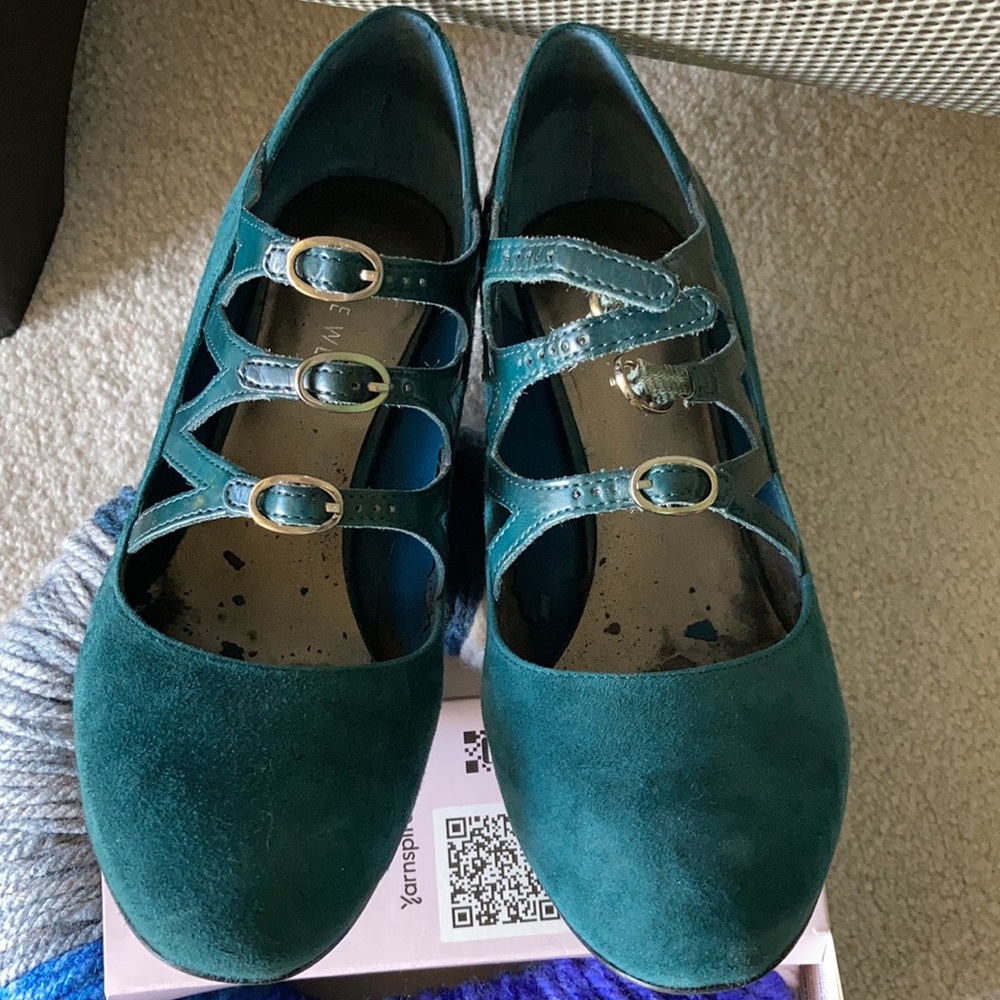 Vintage Nine West suede heels - Picture 4 of 6